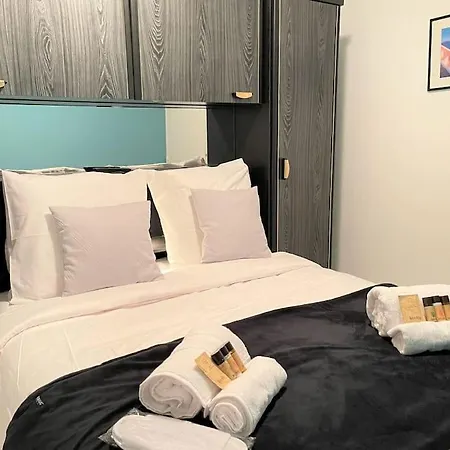 Imperia Raphael Yourhosthelper Apartment