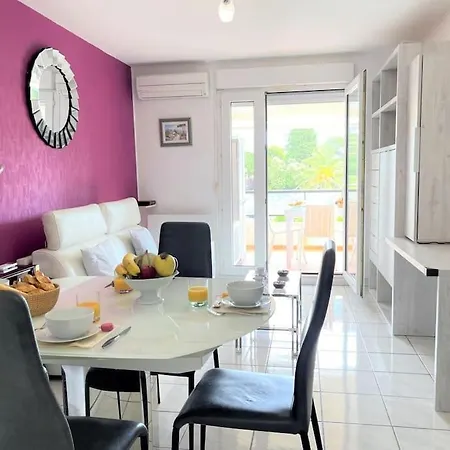 Imperia Raphael Yourhosthelper Apartment