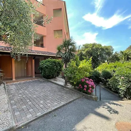 Imperia Raphael Yourhosthelper Apartment